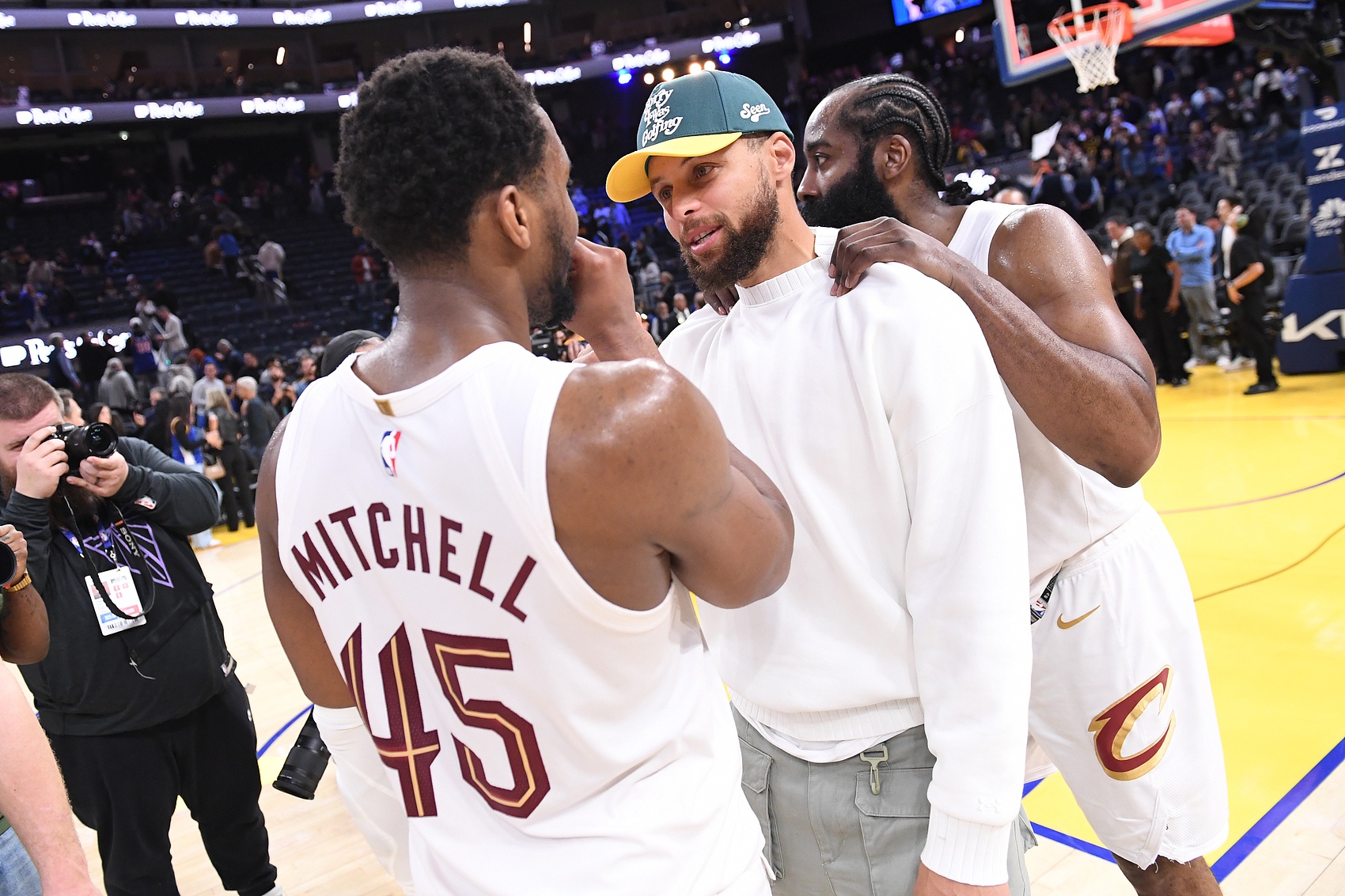 28圈-张佳玮：库里本赛季只打一半但有7个3+1排联盟第三 哈登14个第一